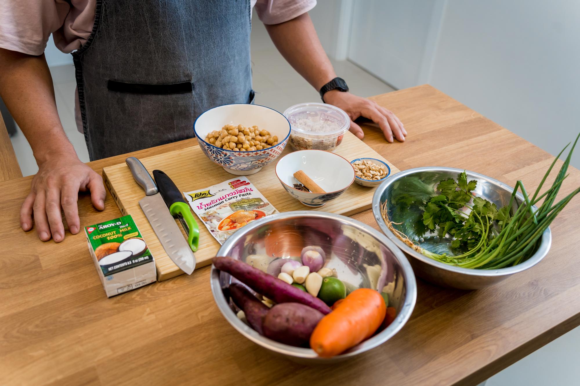 Set cucina casalinga con ingredienti pronti